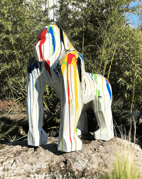 Sculpture Gorille XXL en Résine 140 cm Multicolore – Swiss Sculpture - Swiss-sculpture.ch
